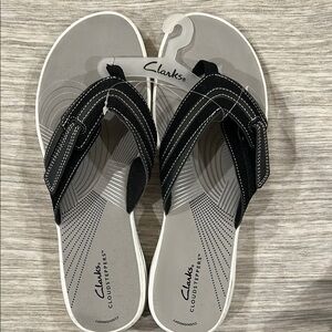 NWT: Clarks Women's Black and Gray Sandals / Brinkley Size 12